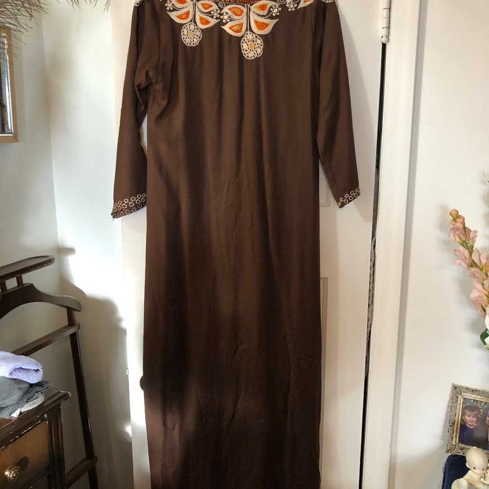 Womens Brown African Dress. Rare Find - Picture 5 of 6